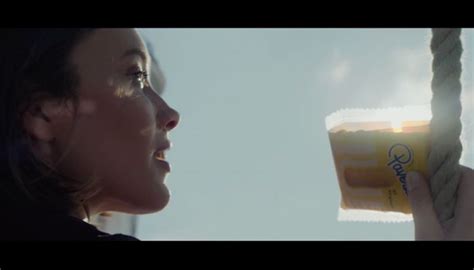 Pavesini torna on air con il nuovo spot Il lato leggero della vita .